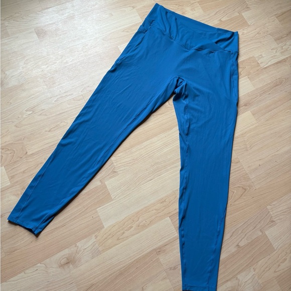 HALARA SoftlyZero Crossover Pocket Leggings - Picture 2 of 4
